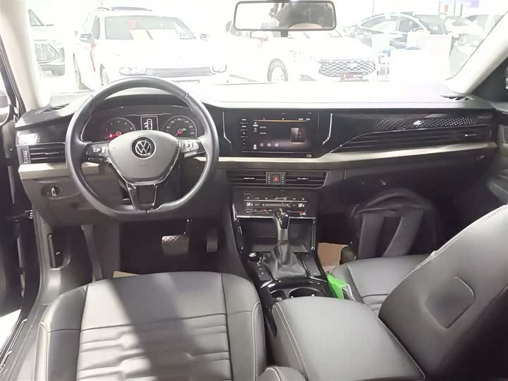 Фото 10 - Volkswagen Passat