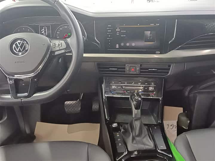 Фото 13 - Volkswagen Passat