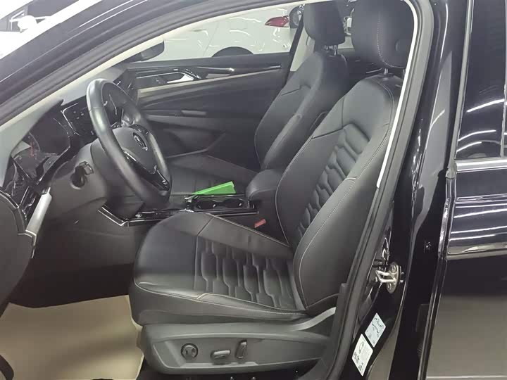 Фото 15 - Volkswagen Passat