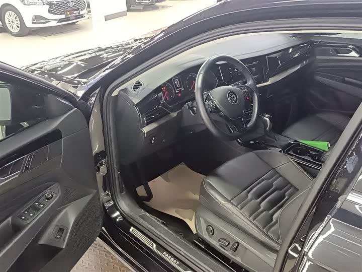 Фото 16 - Volkswagen Passat