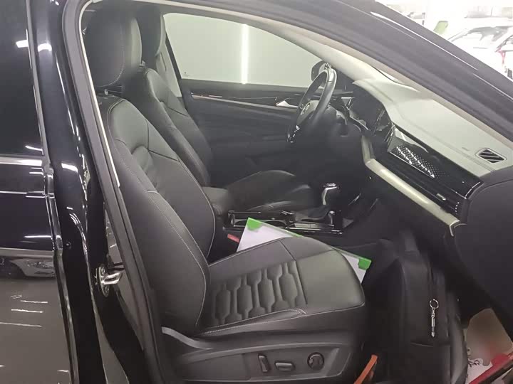 Фото 25 - Volkswagen Passat