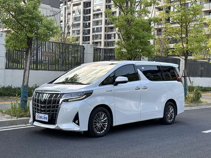 Фото 1 - Toyota Alphard