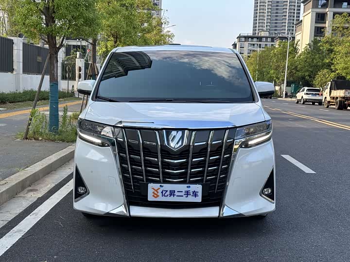 Фото 2 - Toyota Alphard