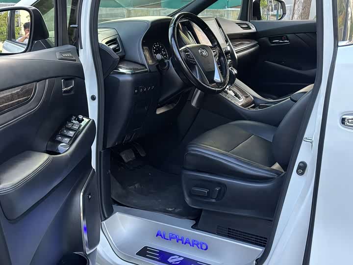 Фото 4 - Toyota Alphard