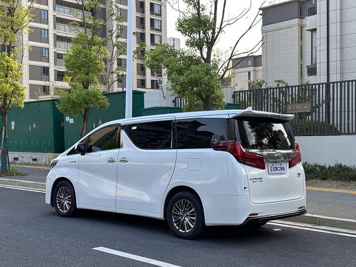 Фото 9 - Toyota Alphard