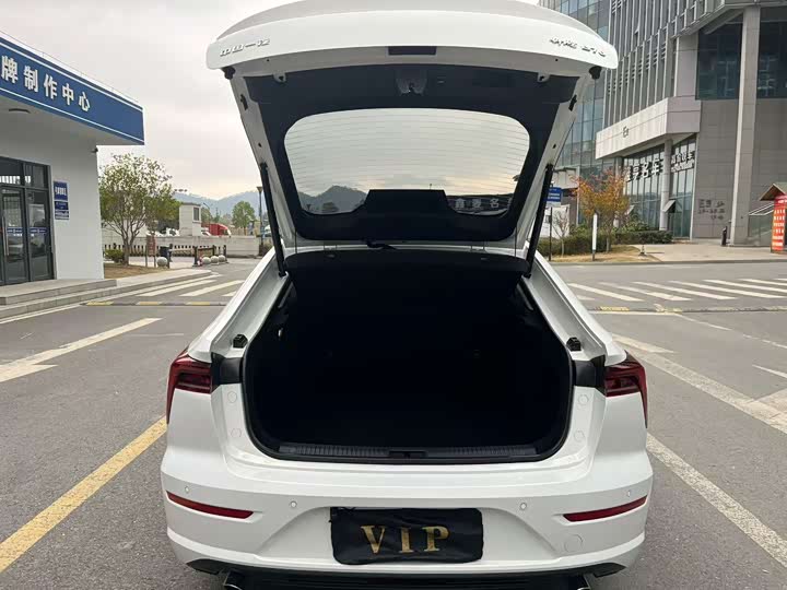 Фото 6 - Bestune B70