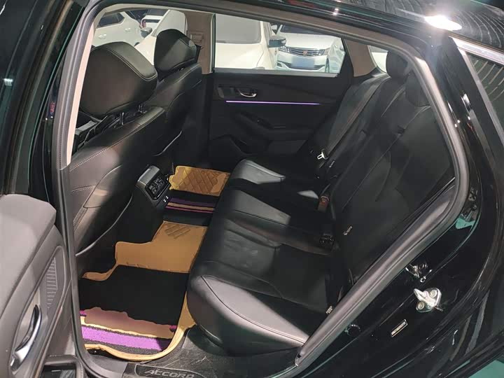 Фото 17 - Honda Accord