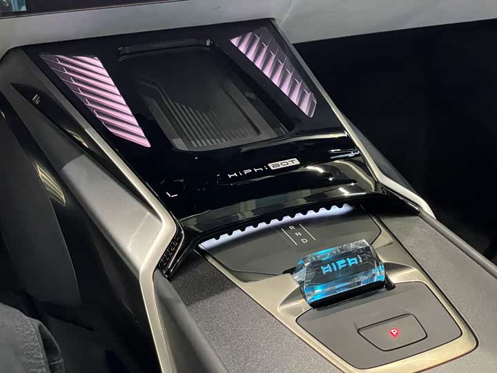 Фото 18 - HiPhi Z