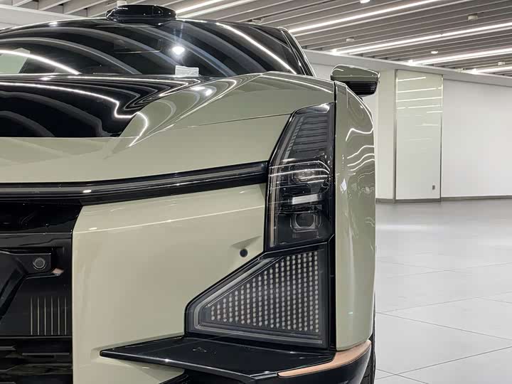 Фото 4 - HiPhi Z