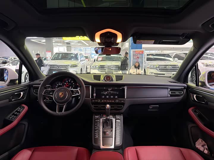 Фото 13 - Porsche Macan