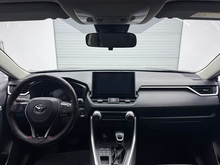 Фото 14 - Toyota RAV4