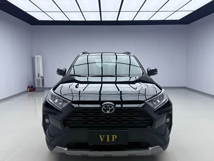 Фото 2 - Toyota RAV4