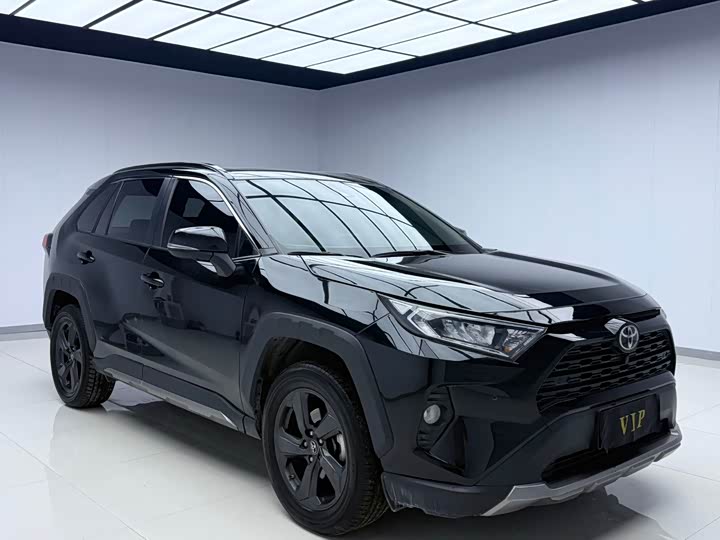 Фото 3 - Toyota RAV4