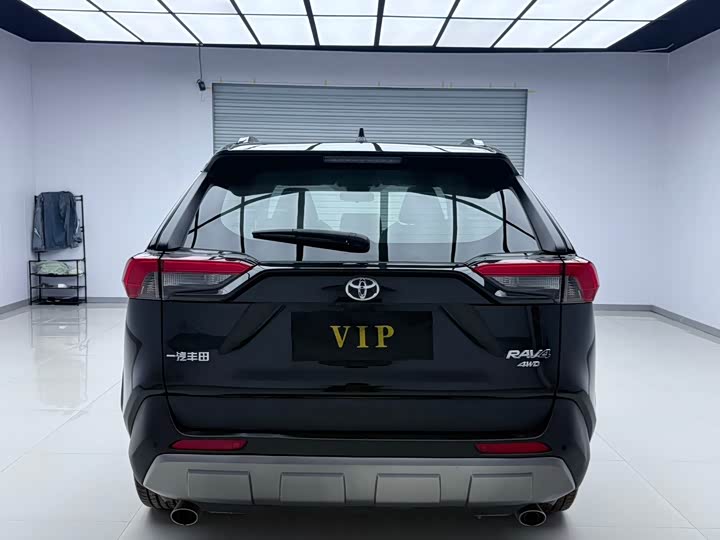 Фото 5 - Toyota RAV4