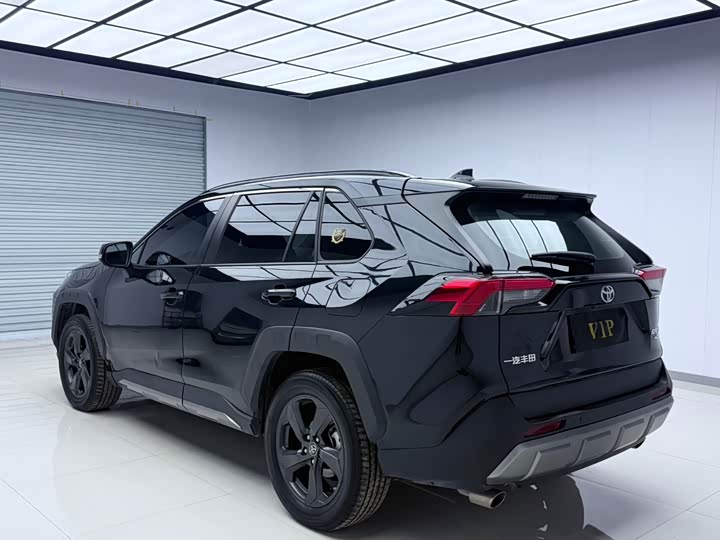 Фото 6 - Toyota RAV4