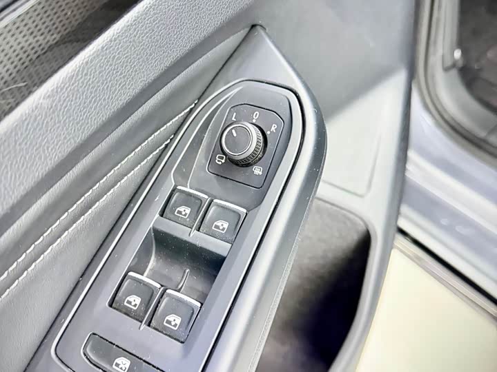 Фото 11 - Volkswagen Golf