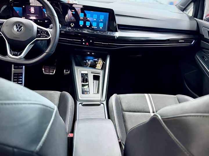 Фото 16 - Volkswagen Golf