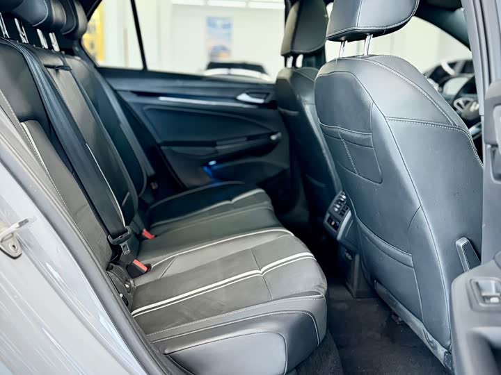 Фото 19 - Volkswagen Golf