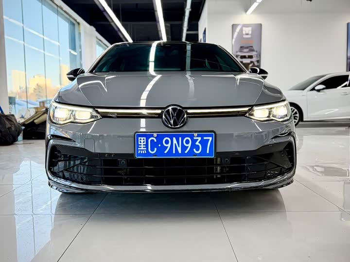 Фото 2 - Volkswagen Golf