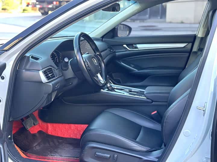 Фото 4 - Honda Accord