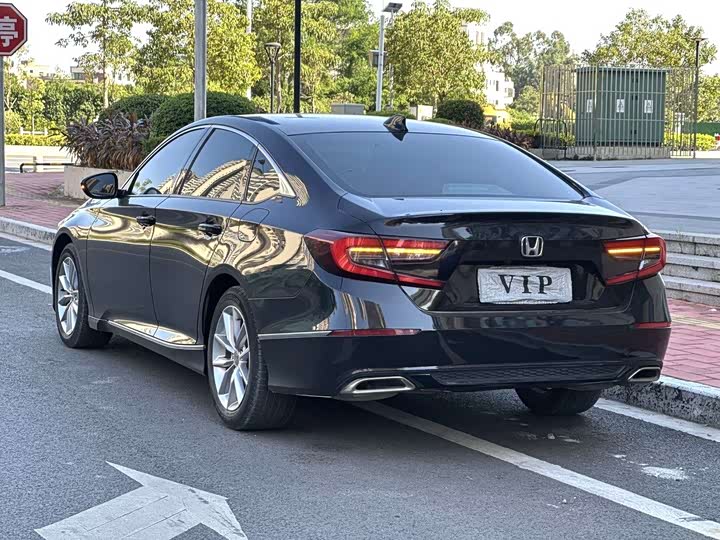 Фото 7 - Honda Accord