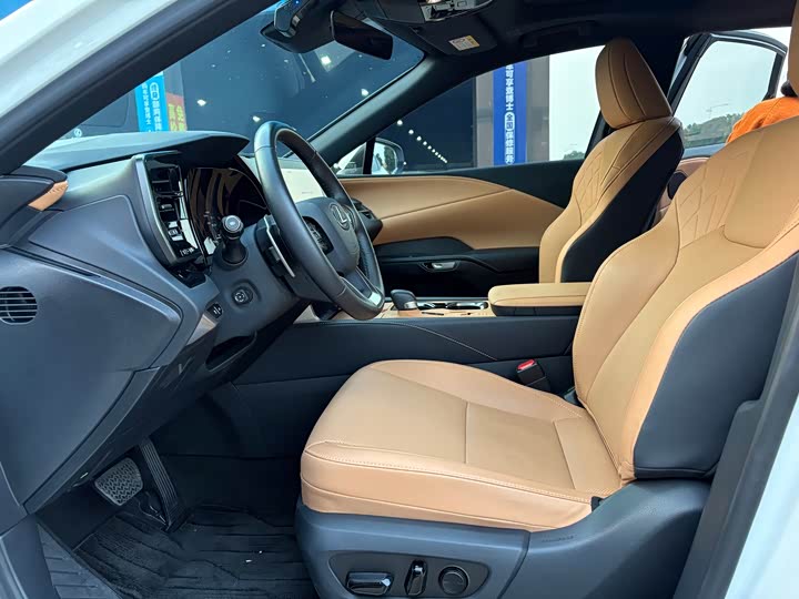 Фото 12 - Lexus RX