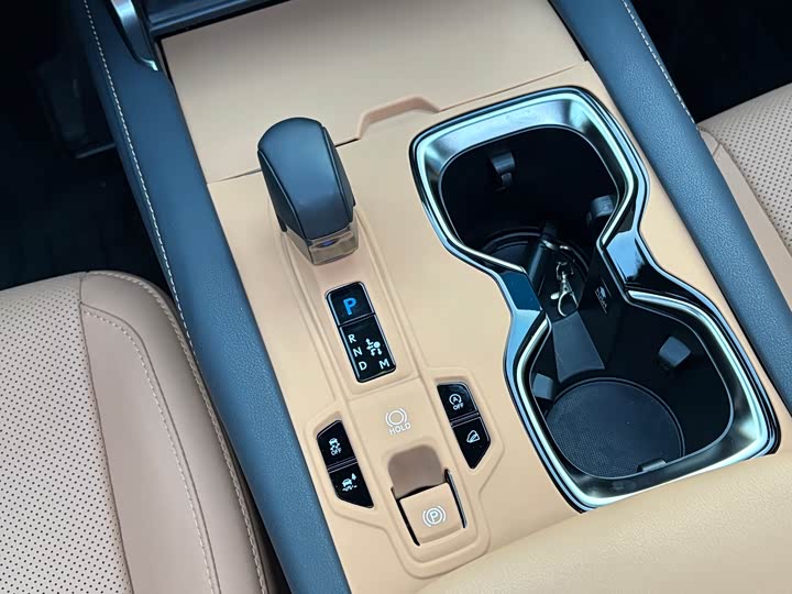 Фото 16 - Lexus RX