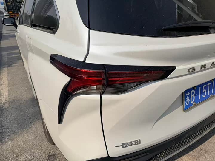 Фото 7 - Toyota Granvia