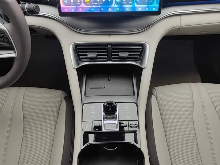 Фото 16 - BYD Song Plus Hybrid/EV