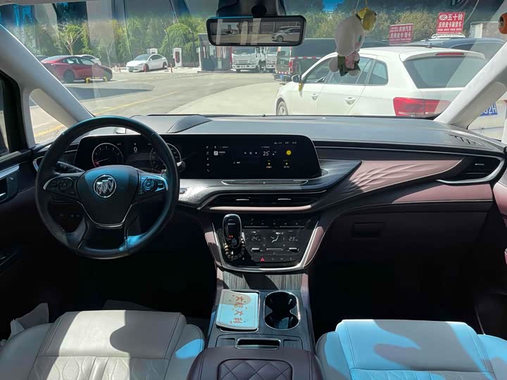 Фото 10 - Buick GL8 ES