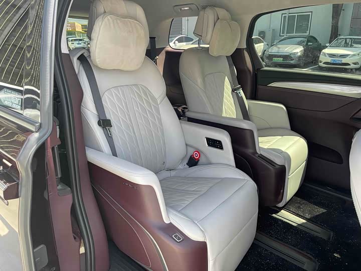 Фото 15 - Buick GL8 ES