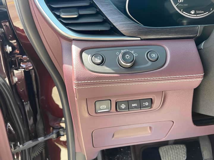 Фото 8 - Buick GL8 ES