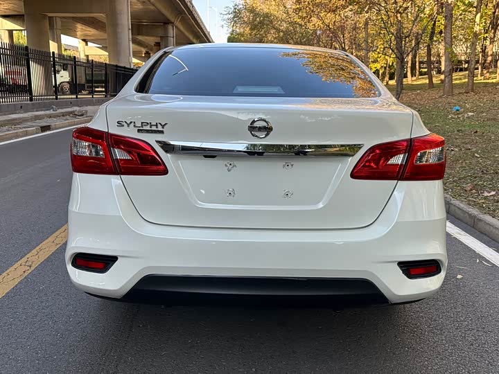 Фото 4 - Nissan Sylphy