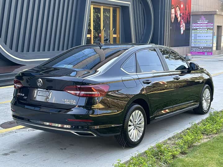 Фото 11 - Volkswagen Lavida
