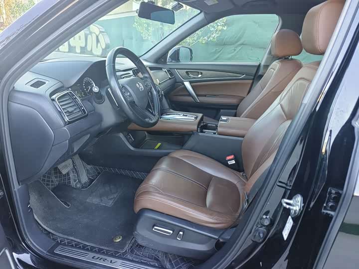 Фото 5 - Honda UR-V