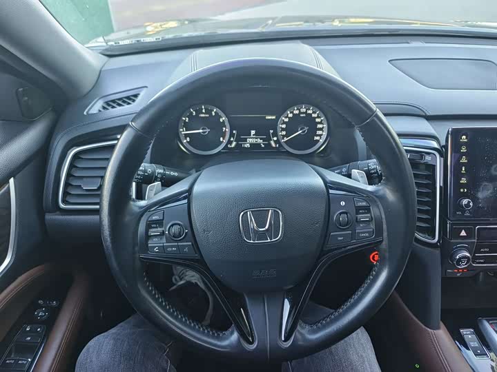 Фото 7 - Honda UR-V
