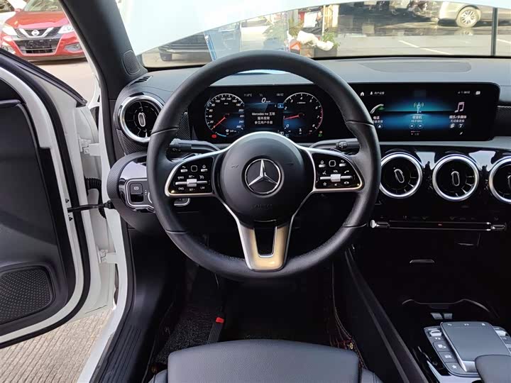 Фото 11 - Mercedes-Benz A-Class