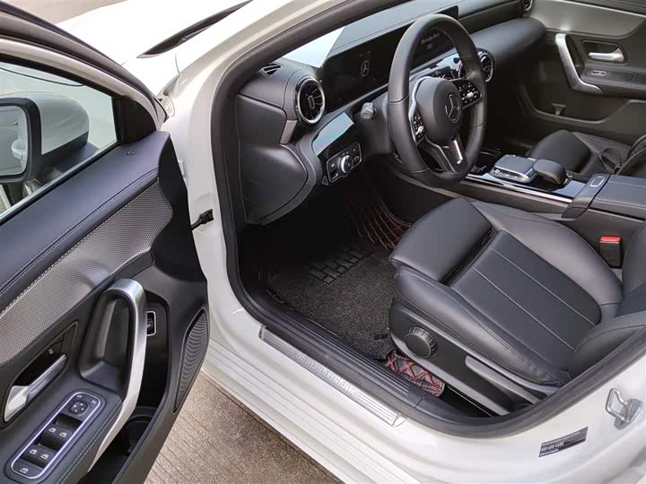 Фото 16 - Mercedes-Benz A-Class