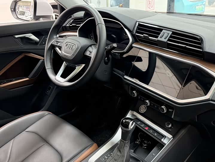 Фото 4 - Audi Q3