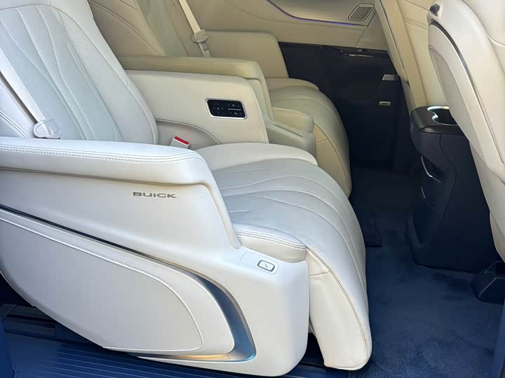Фото 11 - Buick GL8 Hybrid