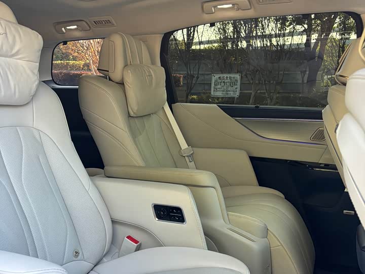 Фото 12 - Buick GL8 Hybrid