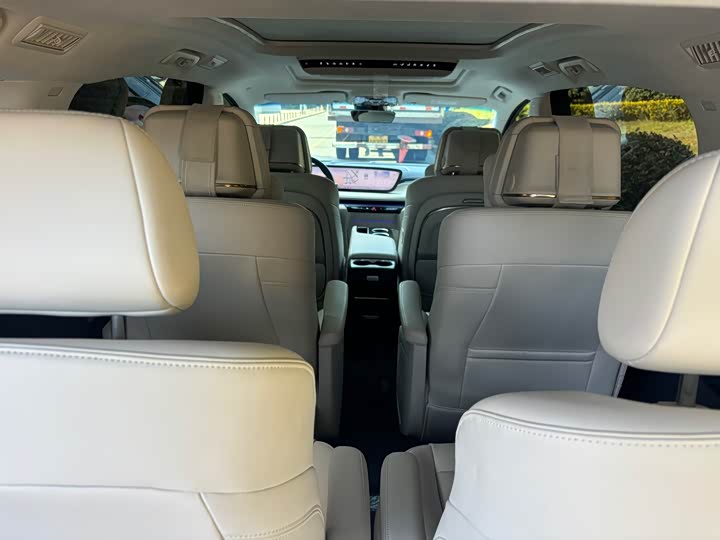 Фото 8 - Buick GL8 Hybrid