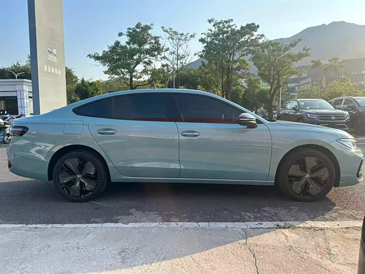 Фото 10 - Volkswagen Passat