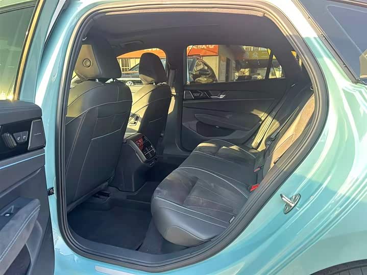 Фото 11 - Volkswagen Passat