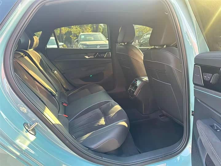 Фото 12 - Volkswagen Passat