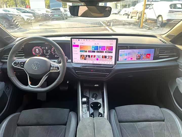 Фото 13 - Volkswagen Passat