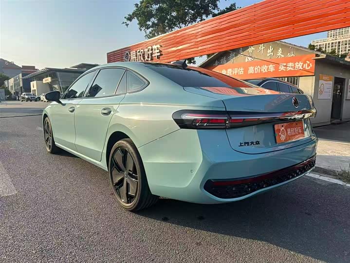 Фото 9 - Volkswagen Passat