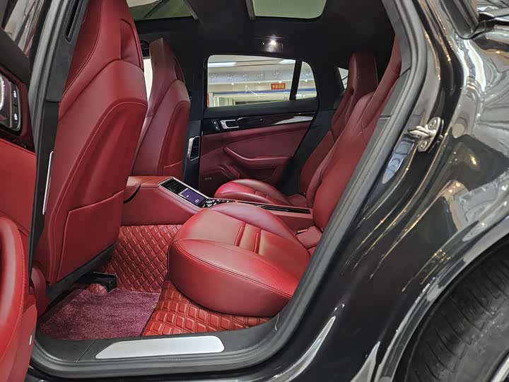 Фото 14 - Porsche Panamera