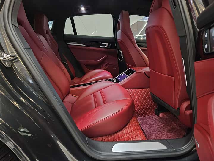 Фото 21 - Porsche Panamera