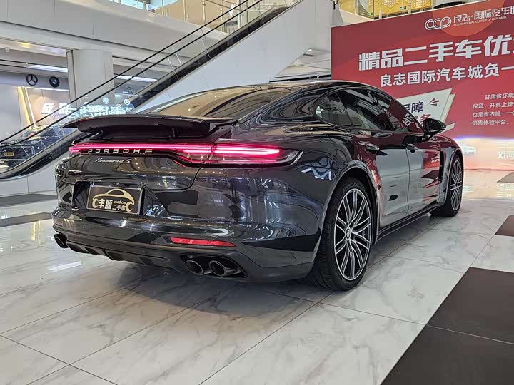 Фото 26 - Porsche Panamera